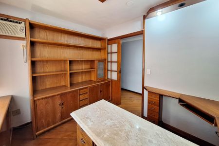 Apartamento à venda com 285m², 4 quartos e 3 vagasEscritório