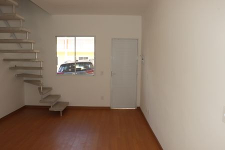 Casa de Condomínio para alugar com 2 quartos, 55m² em Chácara Ondas Verdes, Cotia