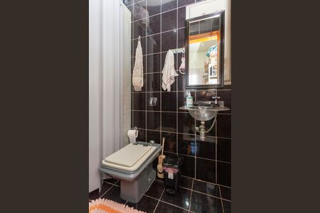 Casa à venda com 336m², 3 quartos e 4 vagasBanheiro Social