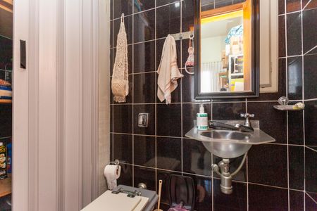 Casa à venda com 336m², 3 quartos e 4 vagasBanheiro Social