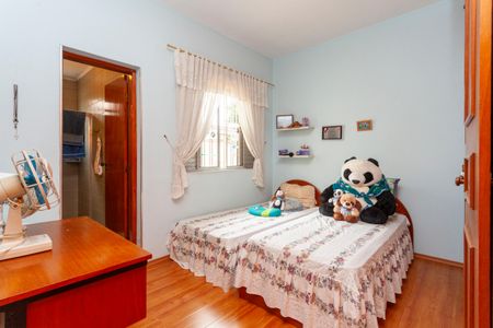 Casa à venda com 336m², 3 quartos e 4 vagasQuarto Suíte 2