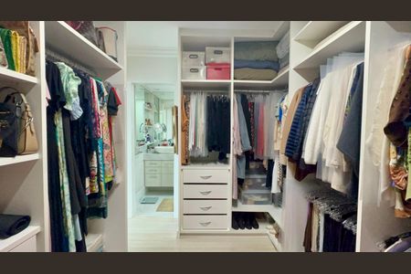 Apartamento para alugar com 200m², 3 quartos e 3 vagasCloset da suíte