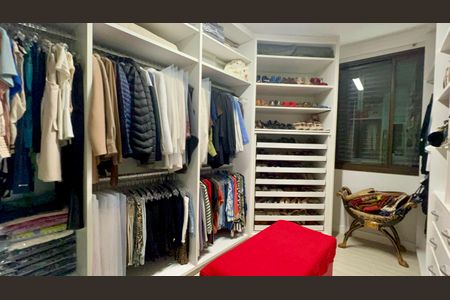 Apartamento para alugar com 200m², 3 quartos e 3 vagasCloset da suíte