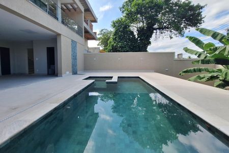 Casa para alugar com 465m², 4 quartos e 4 vagasQuintal