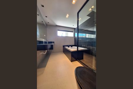 Casa para alugar com 465m², 4 quartos e 4 vagasBanheiro da Suíte 1