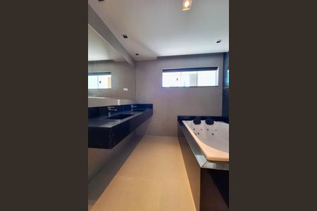 Casa para alugar com 465m², 4 quartos e 4 vagasBanheiro da Suíte 1