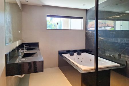 Casa para alugar com 465m², 4 quartos e 4 vagasBanheiro da Suíte 1