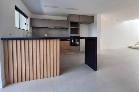 Casa para alugar com 465m², 4 quartos e 4 vagasCozinha