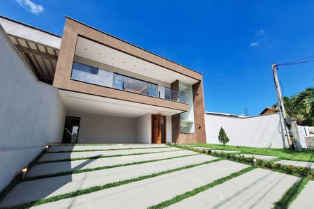 Casa para alugar com 465m², 4 quartos e 4 vagasFachada