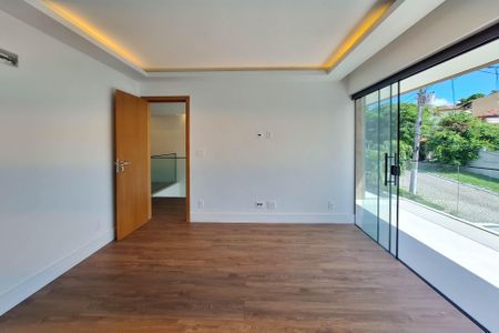 Casa para alugar com 465m², 4 quartos e 4 vagasSuíte 1