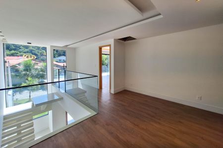 Casa para alugar com 465m², 4 quartos e 4 vagasCorredor