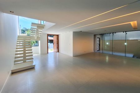 Casa para alugar com 465m², 4 quartos e 4 vagasSala
