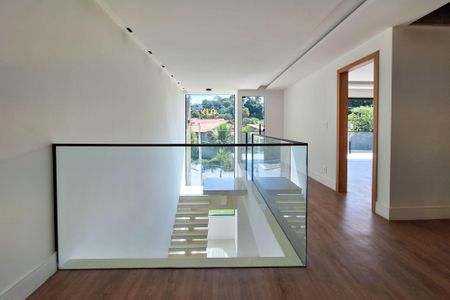 Casa para alugar com 465m², 4 quartos e 4 vagasCorredor