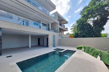 Casa para alugar com 465m², 4 quartos e 4 vagasQuintal