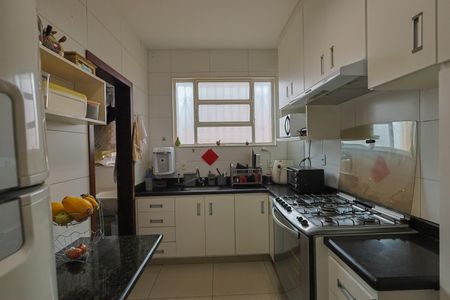 Cozinha de apartamento à venda com 4 quartos, 120m² em Cidade Nova, Belo Horizonte