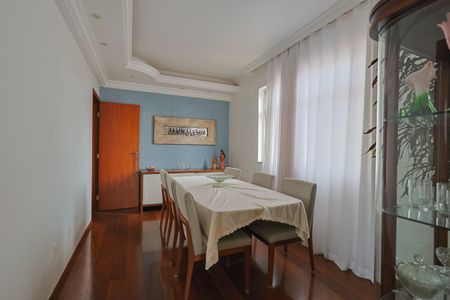 Apartamento à venda com 120m², 4 quartos e 2 vagas Apartamento à venda com 120m², 4 quartos e 2 vagasSala