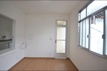 Sala de casa para alugar com 2 quartos, 90m² em Vila Valqueire, Rio de Janeiro