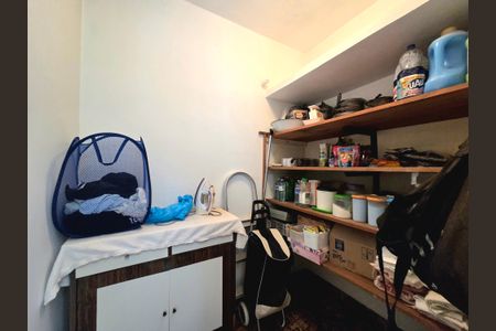 Apartamento à venda com 164m², 3 quartos e 1 vaga Apartamento à venda com 164m², 3 quartos e 1 vagaDespensa