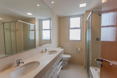 Apartamento para alugar com 170m², 4 quartos e 4 vagasBanheiro da Closet da Suíte 1