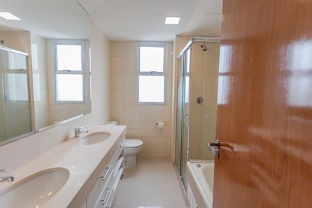 Apartamento para alugar com 170m², 4 quartos e 4 vagasBanheiro da Closet da Suíte 1