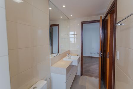 Apartamento para alugar com 170m², 4 quartos e 4 vagasBanheiro da Semi-Suíte 1 e 2