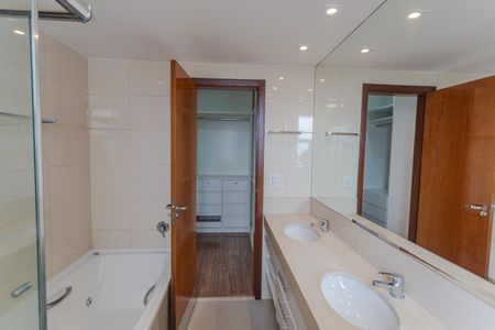 Apartamento para alugar com 170m², 4 quartos e 4 vagasBanheiro da Closet da Suíte 1