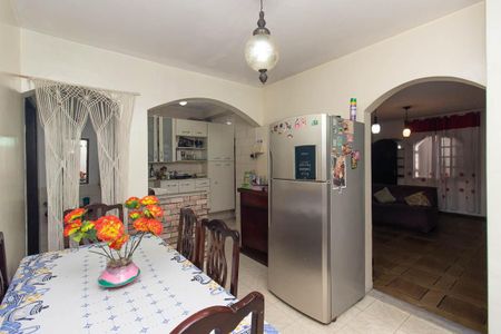 Casa à venda com 200m², 4 quartos e 2 vagas Casa à venda com 200m², 4 quartos e 2 vagasCozinha