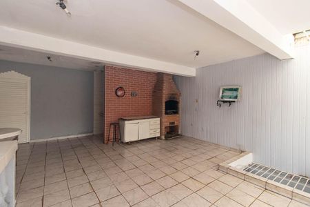 Casa à venda com 200m², 4 quartos e 2 vagas Casa à venda com 200m², 4 quartos e 2 vagasTerraço