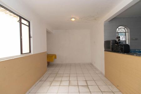 Casa à venda com 200m², 4 quartos e 2 vagas Casa à venda com 200m², 4 quartos e 2 vagasSala Casa 2