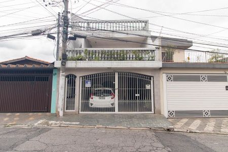 Casa à venda com 200m², 4 quartos e 2 vagas Casa à venda com 200m², 4 quartos e 2 vagasFachada