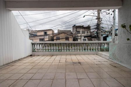 Casa à venda com 200m², 4 quartos e 2 vagas Casa à venda com 200m², 4 quartos e 2 vagasVaranda