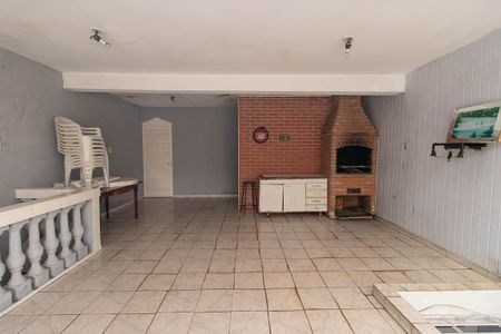 Casa à venda com 200m², 4 quartos e 2 vagas Casa à venda com 200m², 4 quartos e 2 vagasChurrasqueira