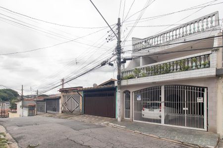 Casa à venda com 200m², 4 quartos e 2 vagas Casa à venda com 200m², 4 quartos e 2 vagasFachada