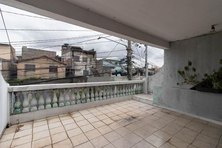 Casa à venda com 200m², 4 quartos e 2 vagas Casa à venda com 200m², 4 quartos e 2 vagasVaranda