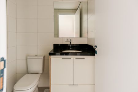 Banheiro de apartamento para alugar com 1 quarto, 30m² em Quitaúna, Osasco