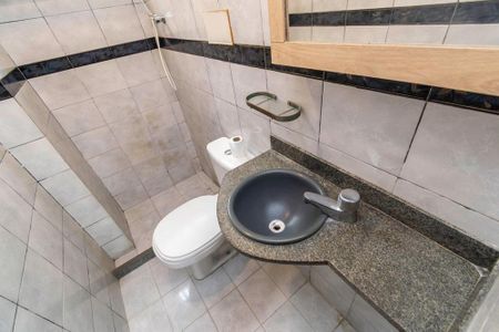 Apartamento à venda com 60m², 3 quartos e 1 vaga Apartamento à venda com 60m², 3 quartos e 1 vagaBanheiro