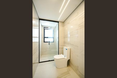 Apartamento à venda com 106m², 2 quartos e 2 vagasBanheiro da suíte 01