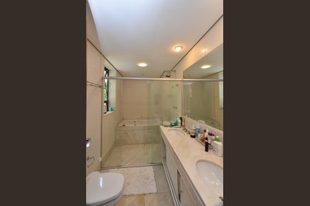 Apartamento à venda com 167m², 4 quartos e 4 vagasBanheiro da suite1