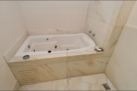 Apartamento à venda com 167m², 4 quartos e 4 vagasBanheiro da suite1