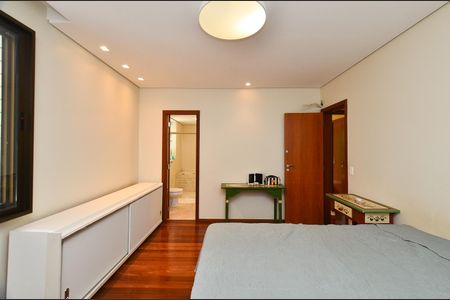 Apartamento à venda com 167m², 4 quartos e 4 vagasSuite