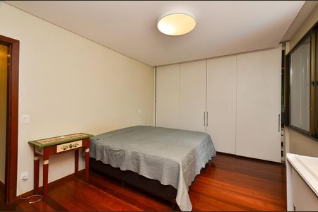 Apartamento à venda com 167m², 4 quartos e 4 vagasSuite