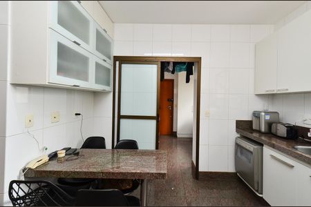 Apartamento à venda com 167m², 4 quartos e 4 vagasCozinha