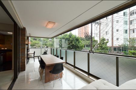 Apartamento à venda com 167m², 4 quartos e 4 vagasVaranda gourmet