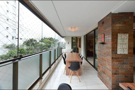 Apartamento à venda com 167m², 4 quartos e 4 vagasVaranda gourmet