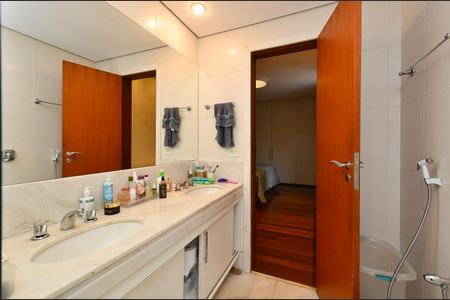 Apartamento à venda com 167m², 4 quartos e 4 vagasBanheiro da suite1