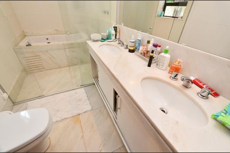 Apartamento à venda com 167m², 4 quartos e 4 vagasBanheiro da suite1