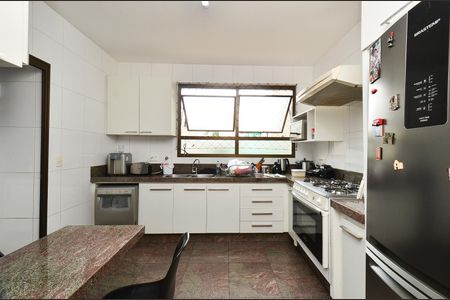 Apartamento à venda com 167m², 4 quartos e 4 vagasCozinha