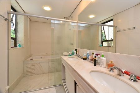 Apartamento à venda com 167m², 4 quartos e 4 vagasBanheiro da suite1