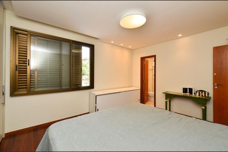 Apartamento à venda com 167m², 4 quartos e 4 vagasSuite