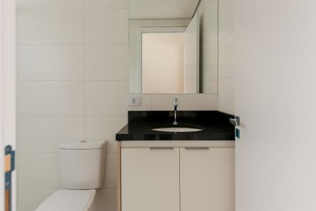 Banheiro de apartamento para alugar com 1 quarto, 31m² em Quitaúna, Osasco